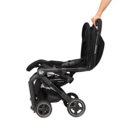 Maxi-Cosi Lara2 Buggy Essential Black -Zwergen Mobil 1233672112 2021 maxicosi stroller lara2 essentialblack side onehandfolding