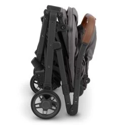 UPPAbaby Minu V2 Buggy Greyson Charcoal Melange -Zwergen Mobil minu22 gry folded latch 3586x4903 5ae7b13