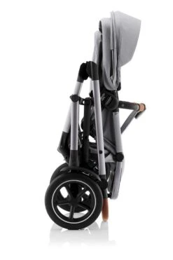 Britax Smile 5Z Sportwagen Frost Grey -Zwergen Mobil smile 5z frostgrey anthrazite brownhandle 01 folded pushchair rwf 2023